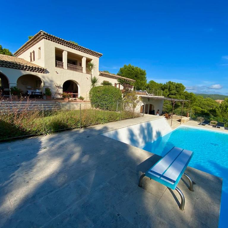 Grande villa familiale vue mer avec piscine - domaine privé à St Cyr sur Mer - Villa avec Piscine Privée - 78