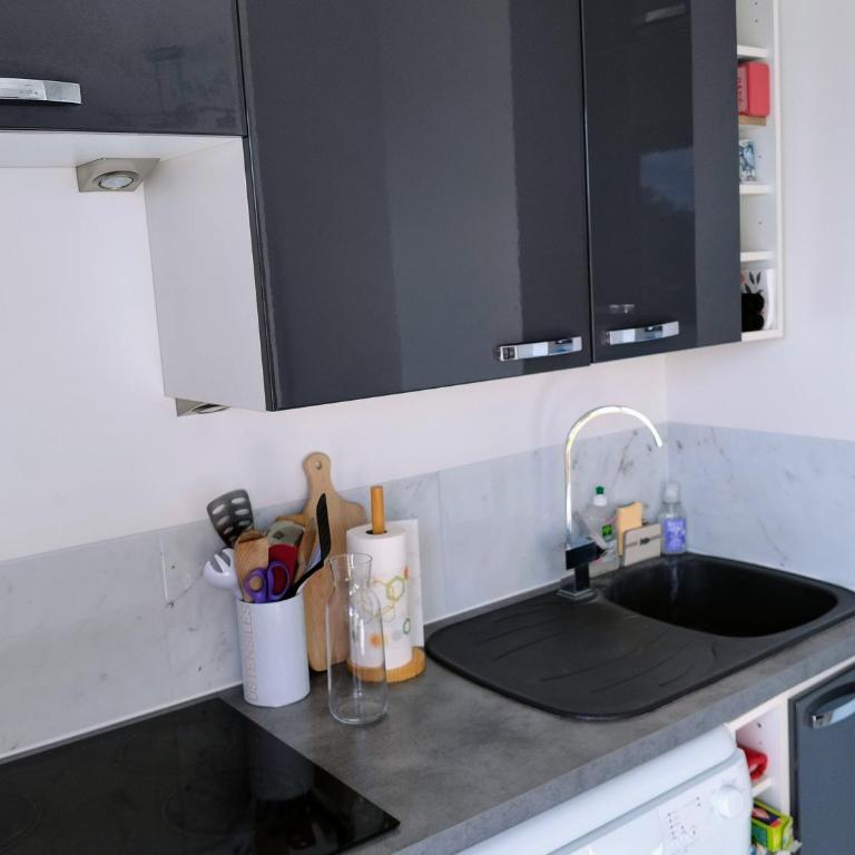 Joli appartement familial, 2 chambres, calme et soleil - Two-Bedroom Apartment - 9