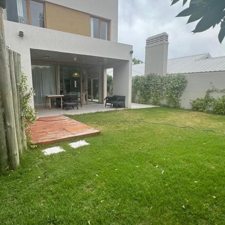 Duplex Moderno en monte del este - Casa de 3 dormitorios - 3