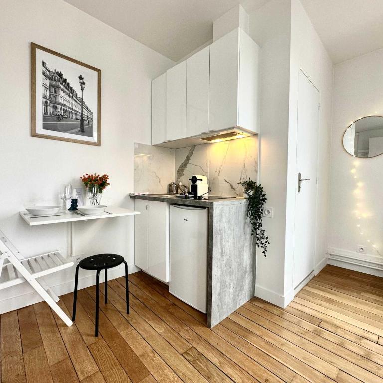 New 353 Suite Pierre - Cosy Apartment Paris Center - Studio - 12
