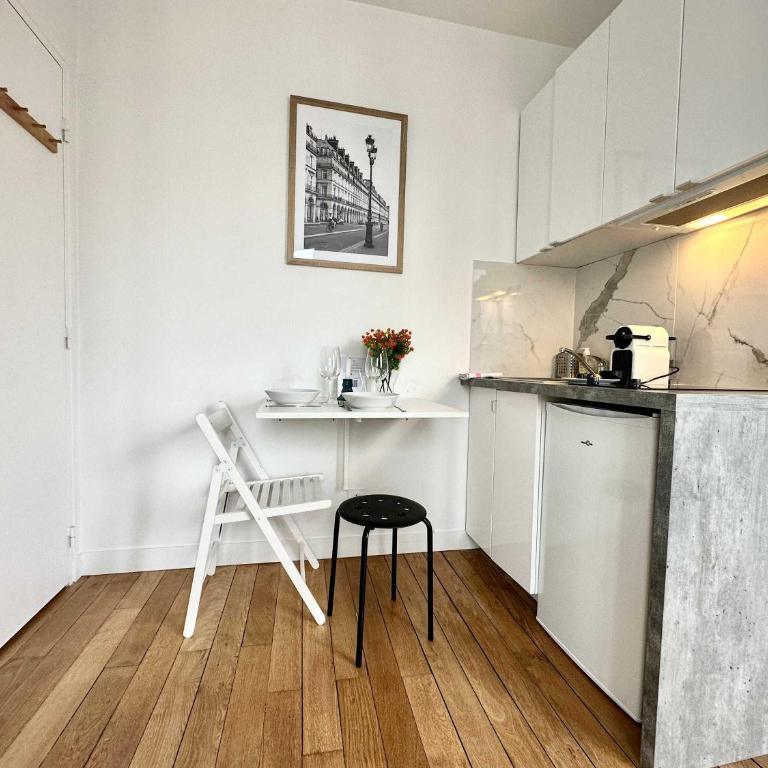New 353 Suite Pierre - Cosy Apartment Paris Center - Studio - 13