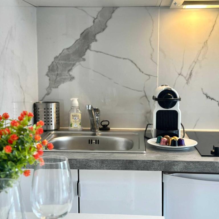 New 353 Suite Pierre - Cosy Apartment Paris Center - Studio - 17