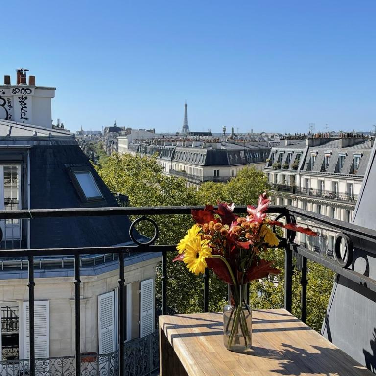 Eiffel Tower View Apartment - Chambre Double Deluxe avec Balcon - 11