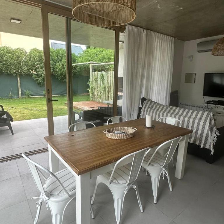 Duplex Moderno en monte del este - Casa de 3 dormitorios - 17