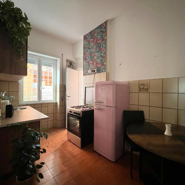 Roman Holiday Home - Zimmer mit Kingsize-Bett und Balkon - 5