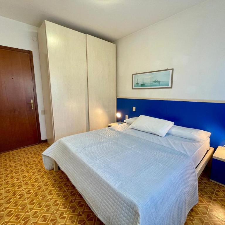 Comfortable villa near the beach - Villa - 11