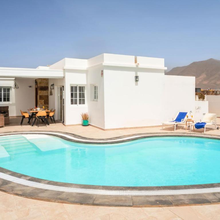 VILLA ALAY by Buenavilla - Three-Bedroom Villa - 1