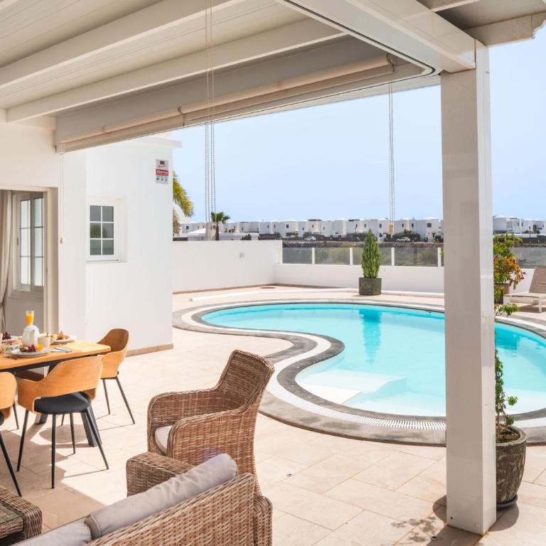 VILLA ALAY by Buenavilla - Three-Bedroom Villa - 4
