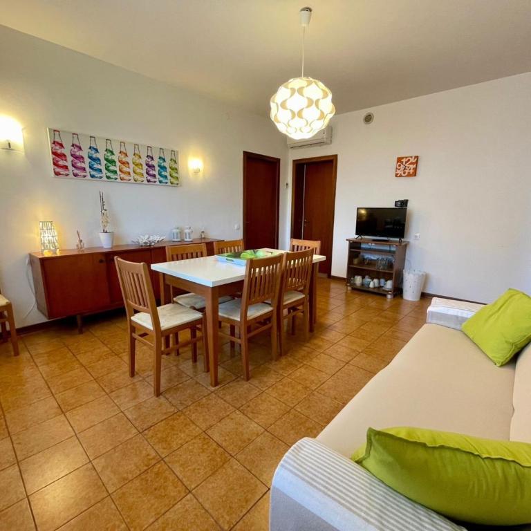 Spacious flat in a villa with terrace - Appartamento - 8