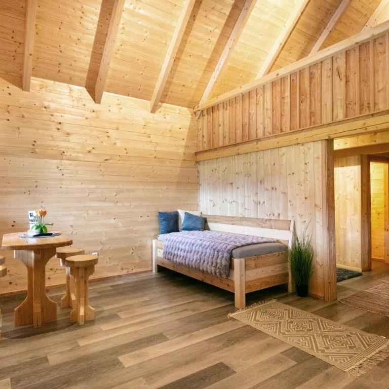 Chalet Mit Gemeinsamen Pool - Ferienhaus mit 1 Schlafzimmer - 1