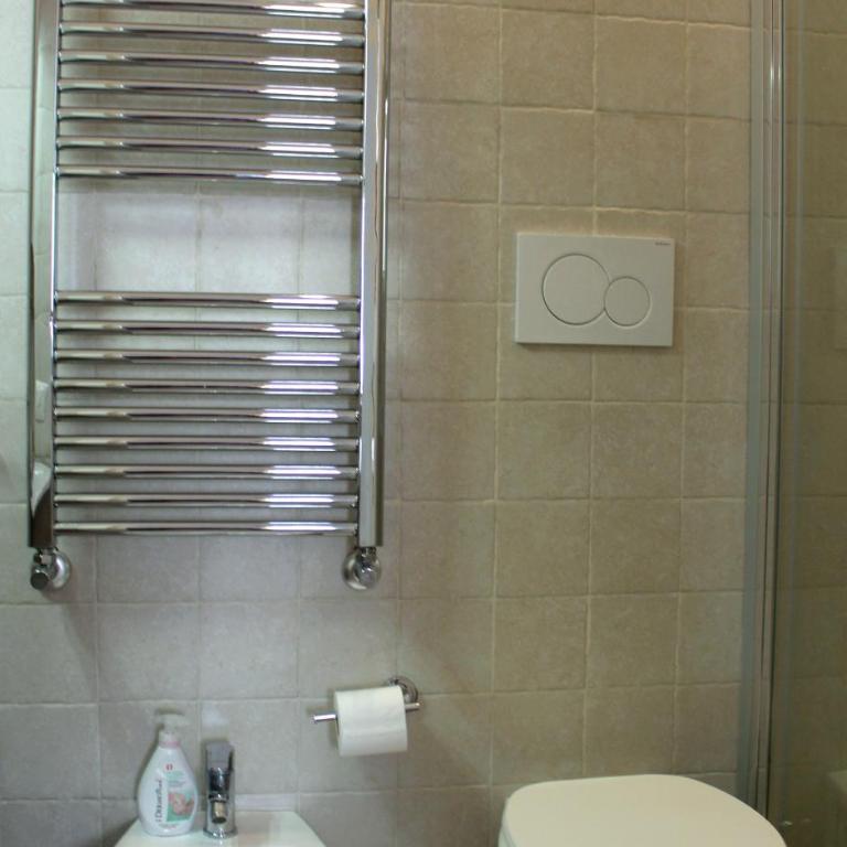 Urban Nest Suite - Two-Bedroom House - 13