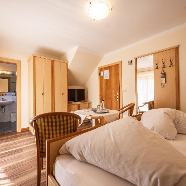 Hotel Garni Alpes - Camera Matrimoniale con Balcone - 4