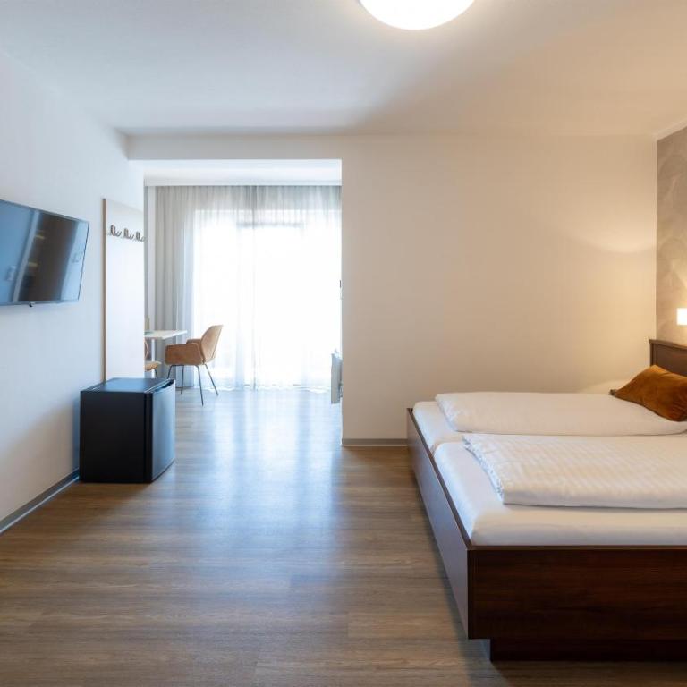 Familien-Sporthotel Florianihof - Doppelzimmer mit Dusche - 8