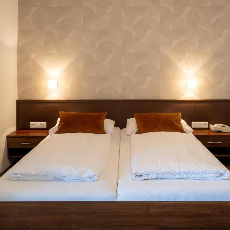 Familien-Sporthotel Florianihof - Doppelzimmer mit Dusche - 9