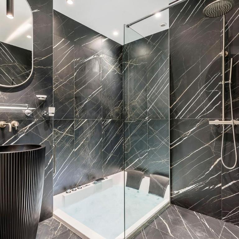 L'Exclusif Spa Suites Prestige Lyon Croix-Rousse - Suite Deluxe con bañera de hidromasaje - 1