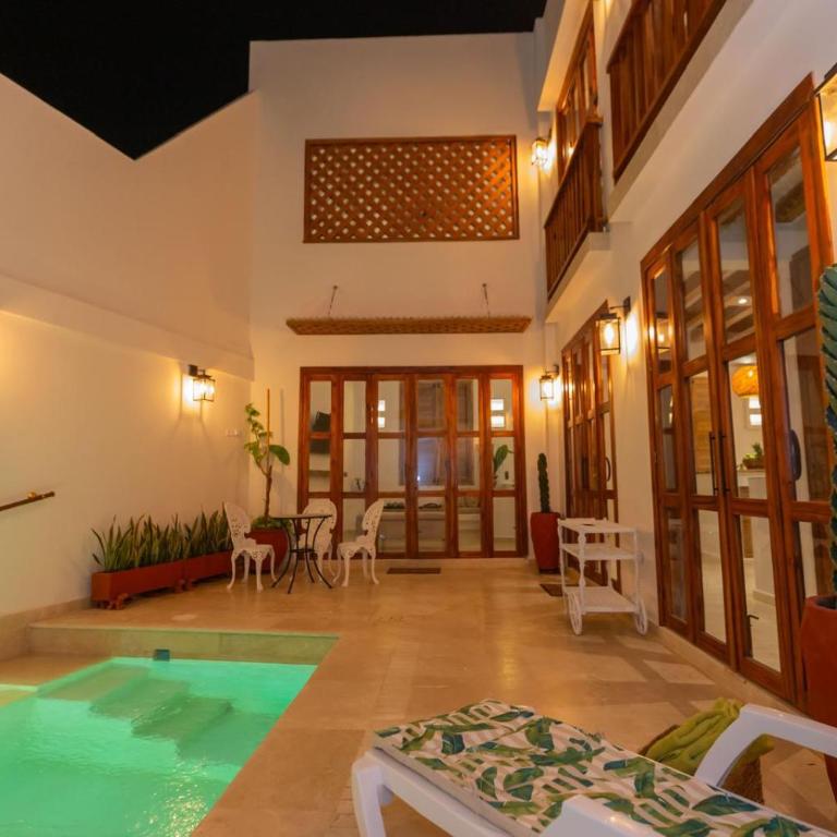 Casa Bali Castillo View Private Pool & Rooftop, Near Historic Center - Three-Bedroom House - 1