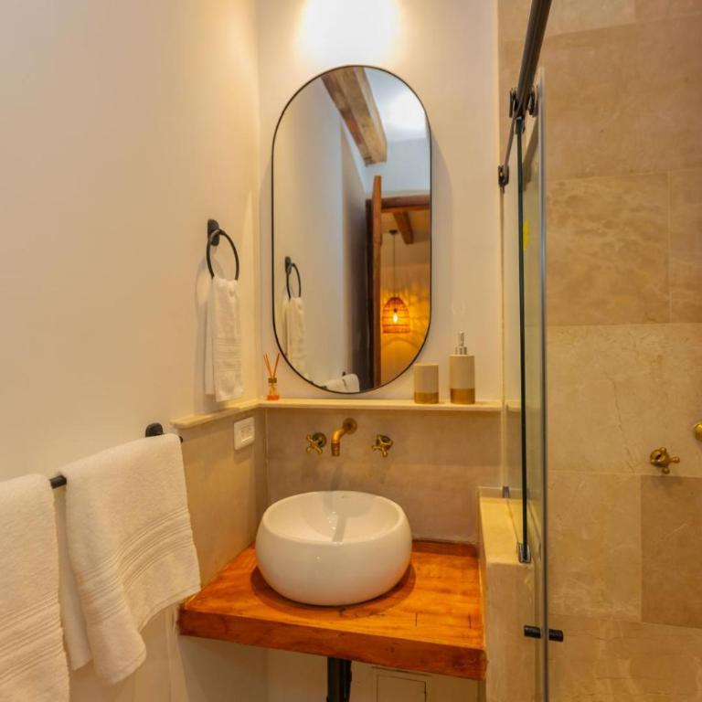 Casa Bali Castillo View Private Pool & Rooftop, Near Historic Center - Three-Bedroom House - 10