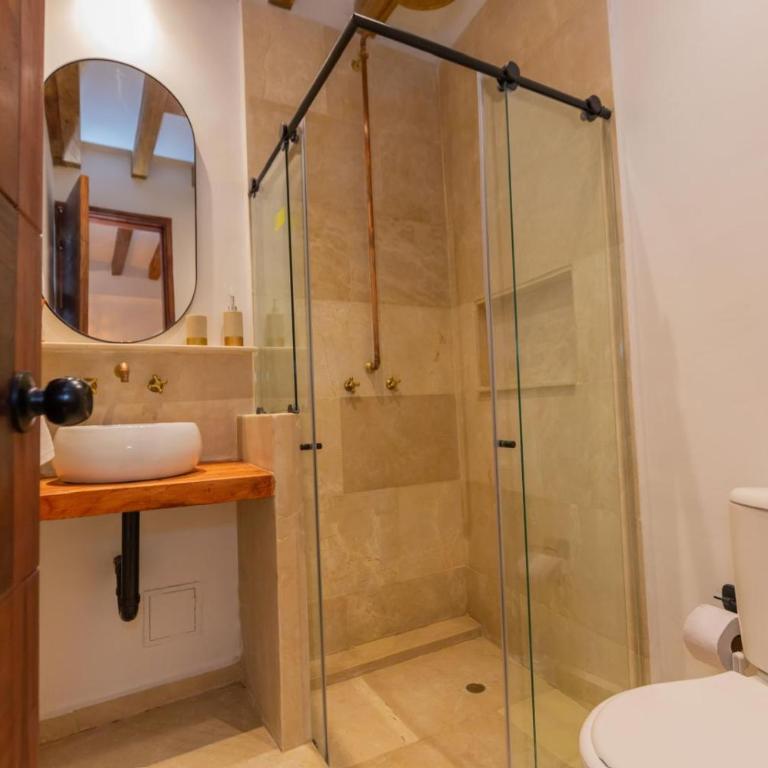 Casa Bali Castillo View Private Pool & Rooftop, Near Historic Center - Three-Bedroom House - 15