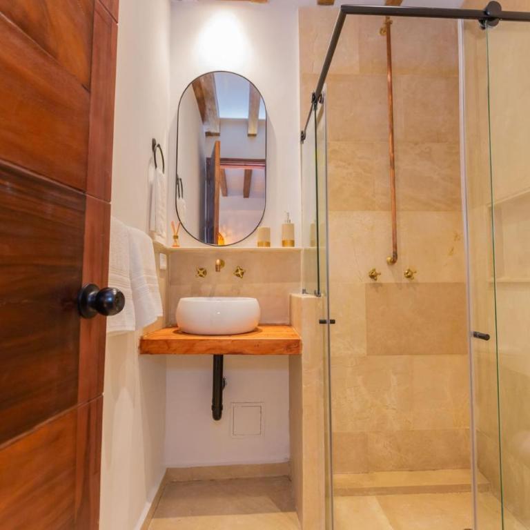 Casa Bali Castillo View Private Pool & Rooftop, Near Historic Center - Three-Bedroom House - 17