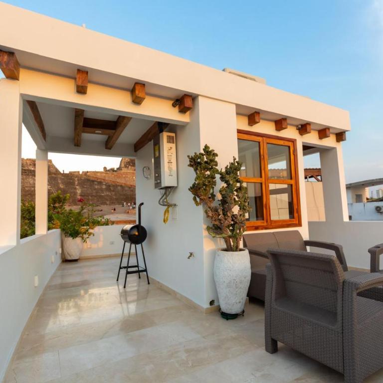 Casa Bali Castillo View Private Pool & Rooftop, Near Historic Center - Three-Bedroom House - 19