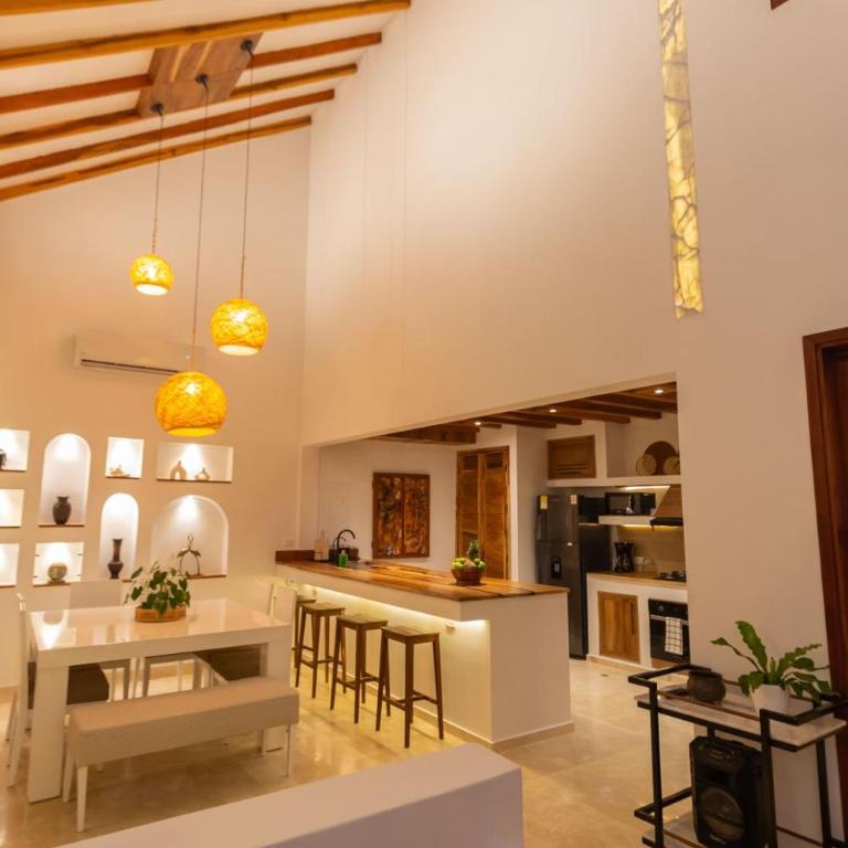 Casa Bali Castillo View Private Pool & Rooftop, Near Historic Center - Three-Bedroom House - 20