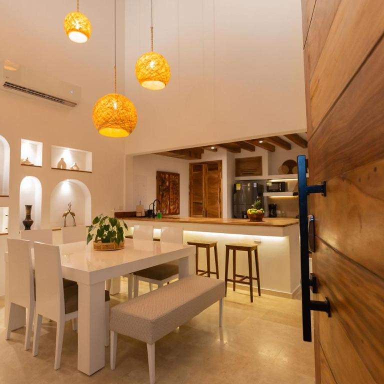 Casa Bali Castillo View Private Pool & Rooftop, Near Historic Center - Three-Bedroom House - 22