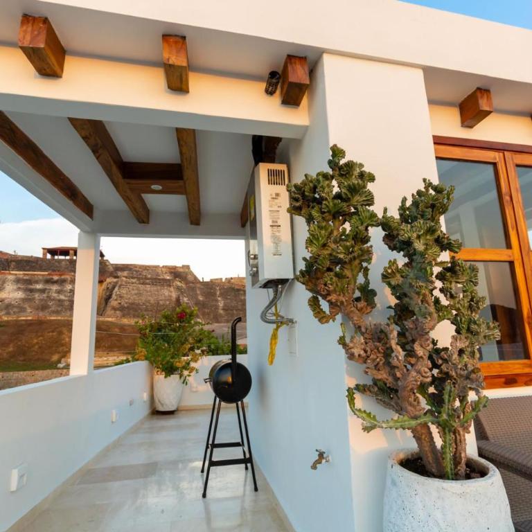 Casa Bali Castillo View Private Pool & Rooftop, Near Historic Center - Three-Bedroom House - 25