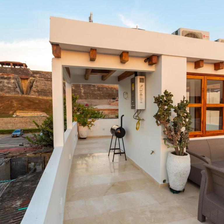 Casa Bali Castillo View Private Pool & Rooftop, Near Historic Center - Three-Bedroom House - 26