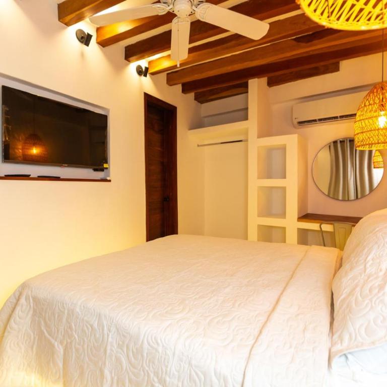 Casa Bali Castillo View Private Pool & Rooftop, Near Historic Center - Three-Bedroom House - 27