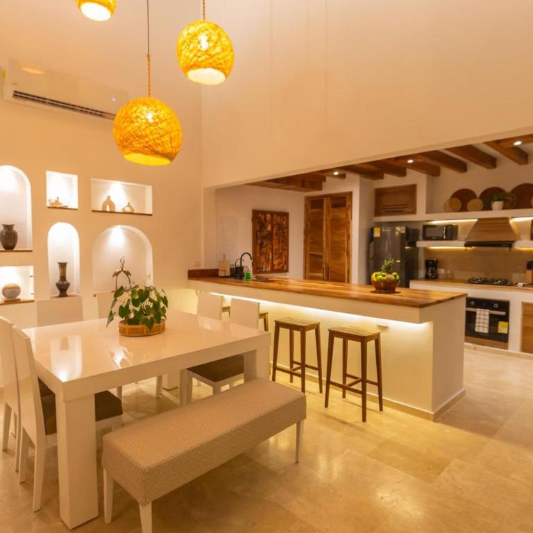 Casa Bali Castillo View Private Pool & Rooftop, Near Historic Center - Three-Bedroom House - 31