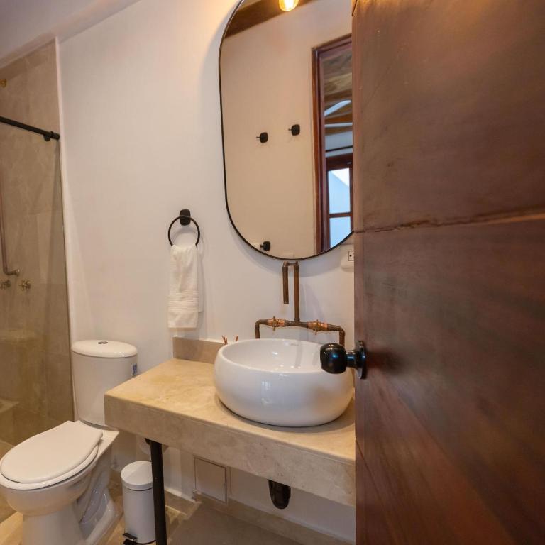Casa Bali Castillo View Private Pool & Rooftop, Near Historic Center - Three-Bedroom House - 32
