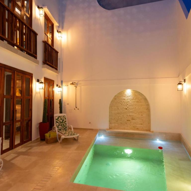 Casa Bali Castillo View Private Pool & Rooftop, Near Historic Center - Three-Bedroom House - 45
