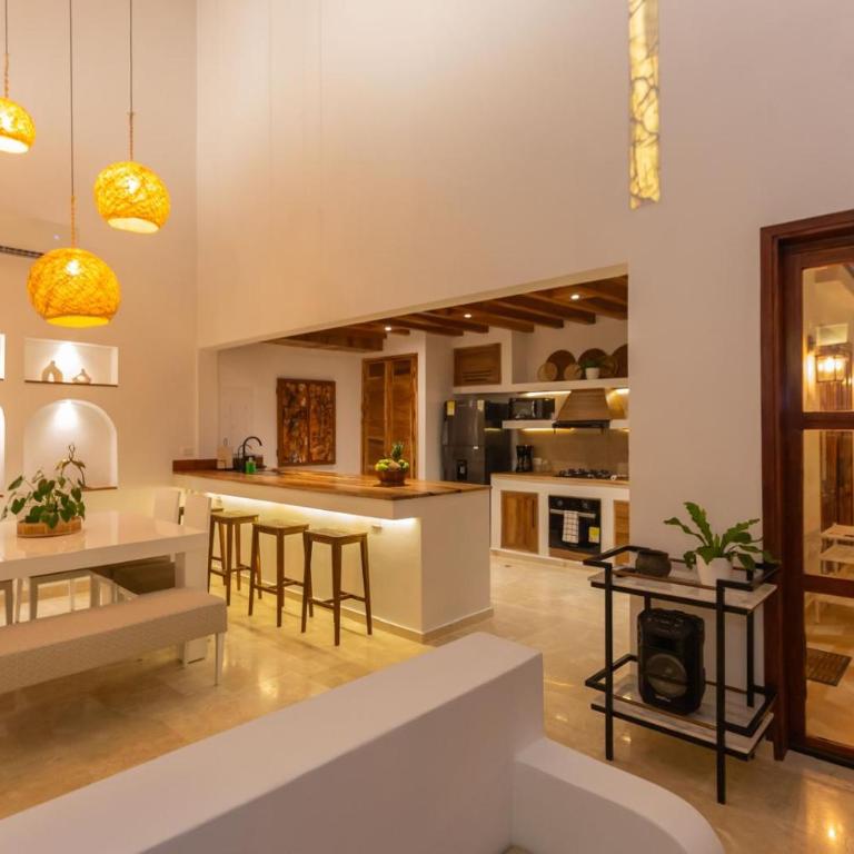 Casa Bali Castillo View Private Pool & Rooftop, Near Historic Center - Three-Bedroom House - 50