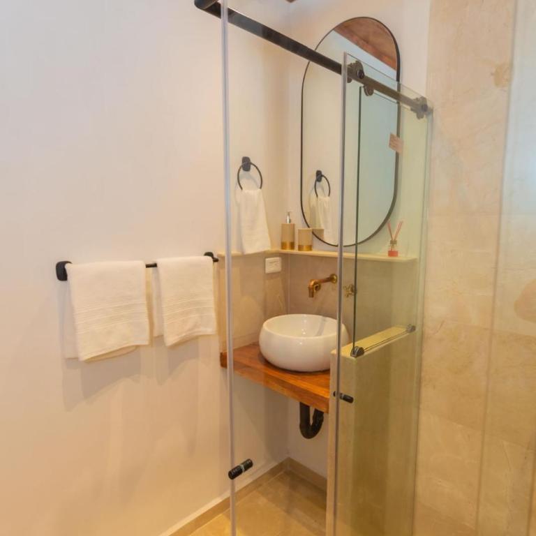 Casa Bali Castillo View Private Pool & Rooftop, Near Historic Center - Three-Bedroom House - 70