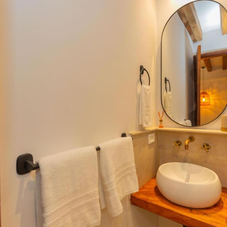 Casa Bali Castillo View Private Pool & Rooftop, Near Historic Center - Three-Bedroom House - 71