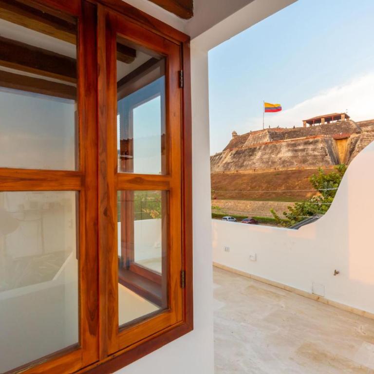 Casa Bali Castillo View Private Pool & Rooftop, Near Historic Center - Three-Bedroom House - 72