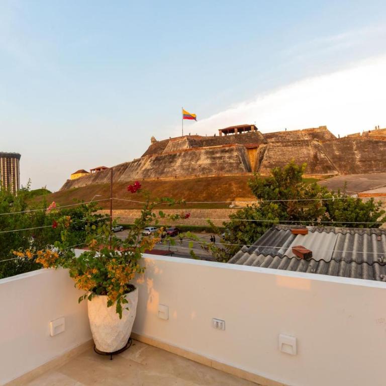 Casa Bali Castillo View Private Pool & Rooftop, Near Historic Center - Three-Bedroom House - 77