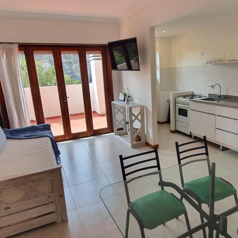 Brisas de Waikiki - One-Bedroom Apartment - 1