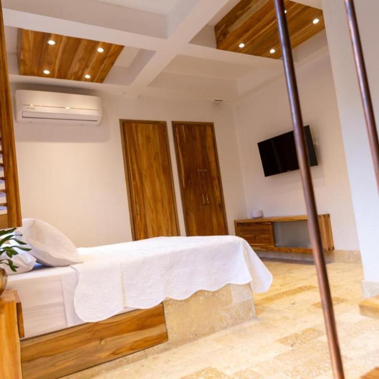 Blue House Castillo View Private Jacuzzi & Colonial Balconies - Two-Bedroom House - 33