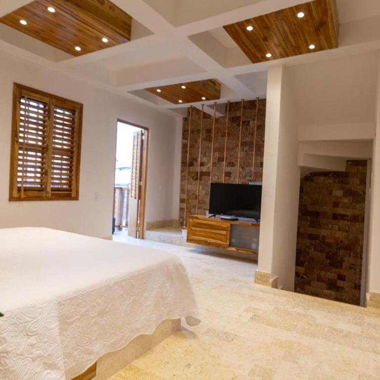 Blue House Castillo View Private Jacuzzi & Colonial Balconies - Two-Bedroom House - 37