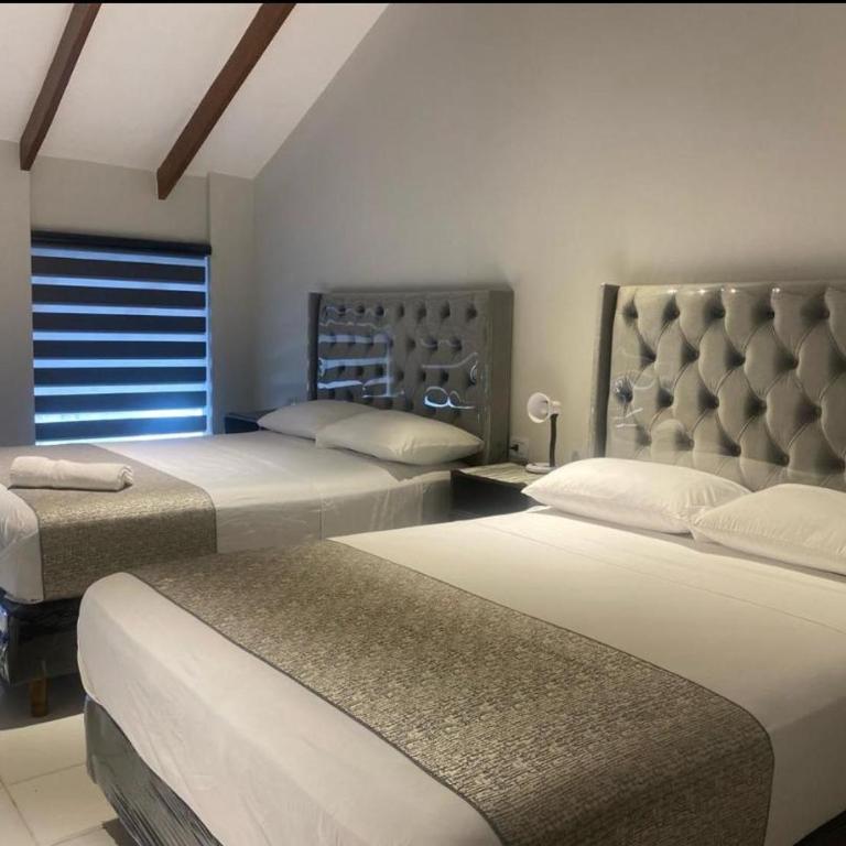 Hostal independencia - Superior Quadruple Room - 5