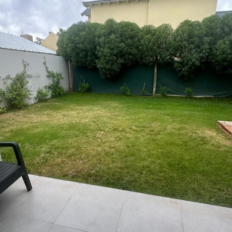 Duplex Moderno en monte del este - Casa de 3 dormitorios - 2