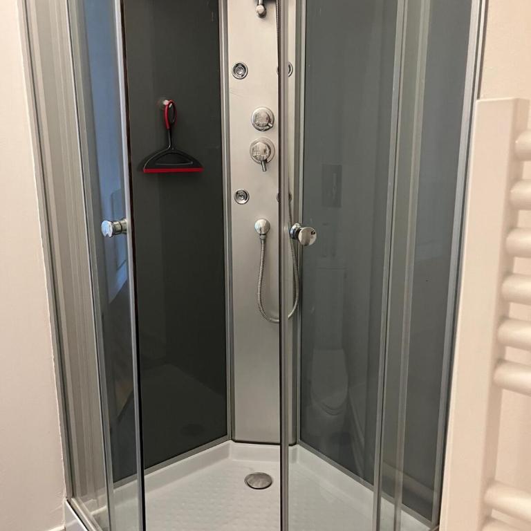 Appt au pied de la cathédrale-parking dans la cour - One-Bedroom Apartment - 10