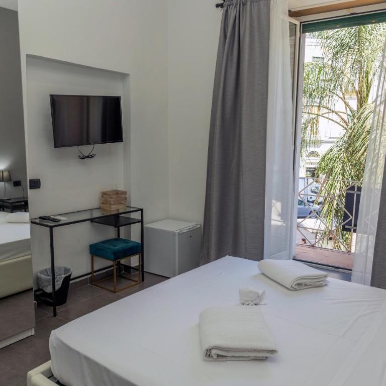 Doria Suites Napoli - Camera Matrimoniale Standard - 26