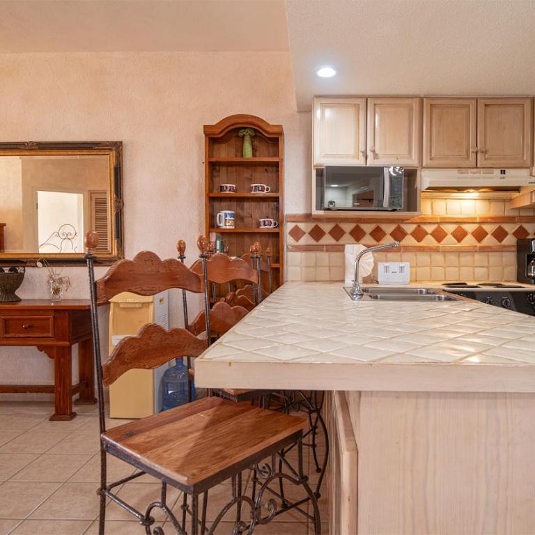 Rest Ashored Bright Spacious Facing Sandy Beach Condo - Casa - 7