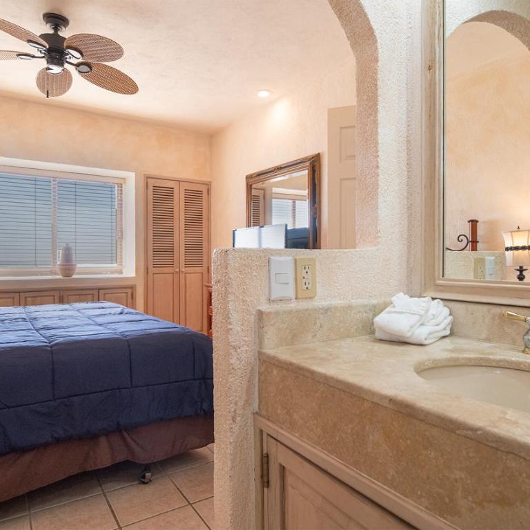 Rest Ashored Bright Spacious Facing Sandy Beach Condo - Casa - 14