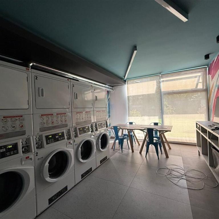 Moderno depto para 2, junto a metro plaza Egaña - Apartamento de 1 dormitorio - 3