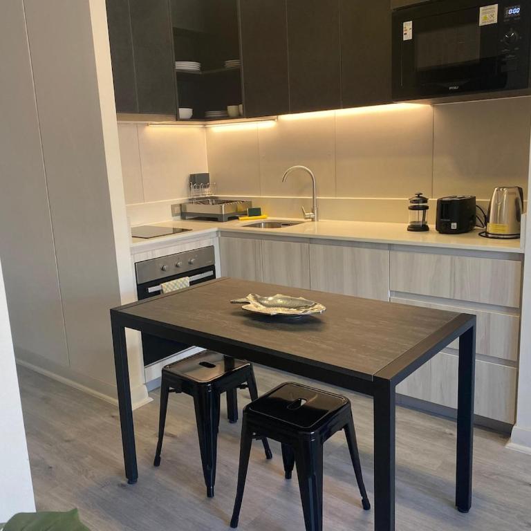 Moderno depto para 2, junto a metro plaza Egaña - Apartamento de 1 dormitorio - 5