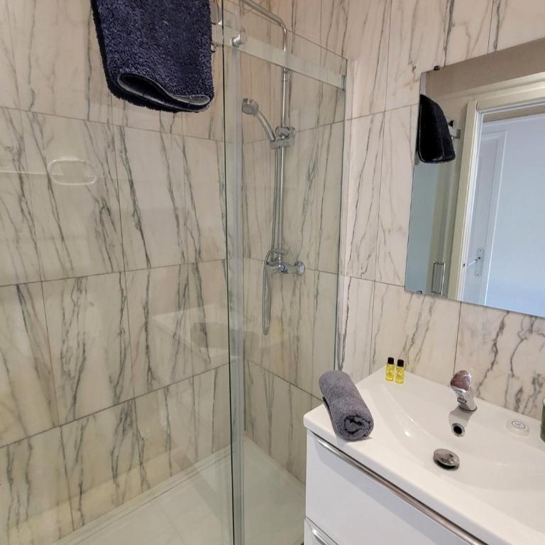 VILLA ILIXON - Appartements privés proche du centre de Luchon, parking, billard, jardin - Apartamento con balcón - 8