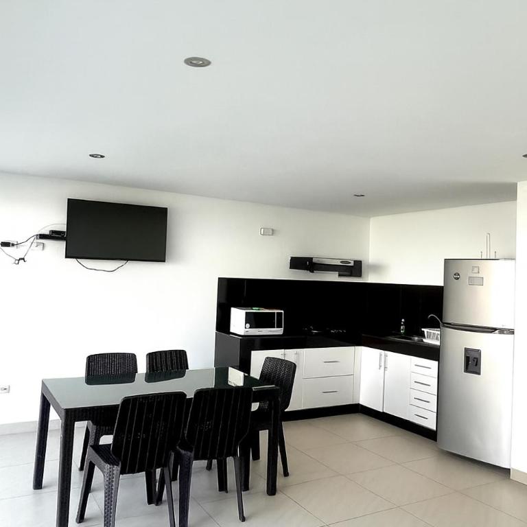 Departamento con Jacuzzi privado y acceso directo al mar - Three-Bedroom Apartment - 3